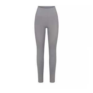 SKIMS SOFT SMOOTHING SEAMLESS LEGGING size XS grey